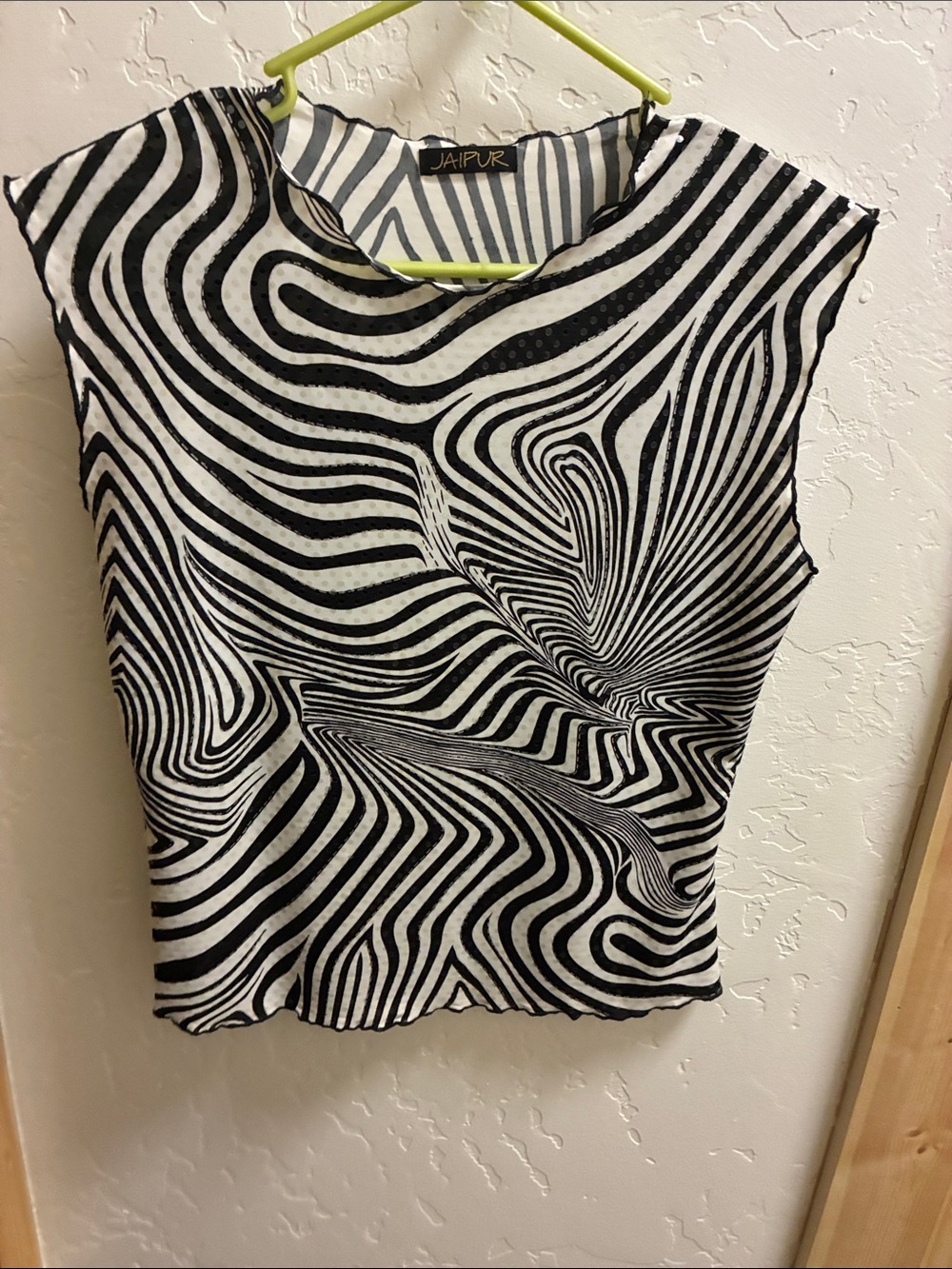 Jaipur Black & White Optical Wave Sleeveless Tank